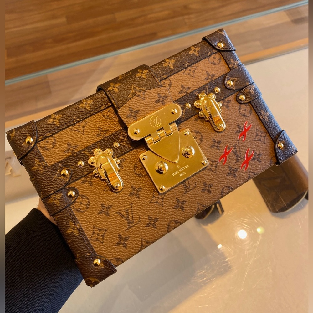 💕💕💕LIVE NOTIFICATIONS MIXED LUXURY ITEMS! ALL SALES ARE FINAL💕💕💕 - Picture 8 of 17